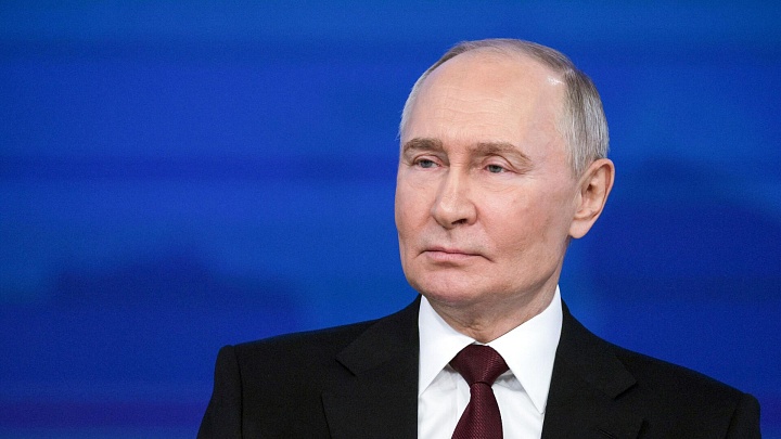 Путин поздравил патриарха Кирилла с Днем России